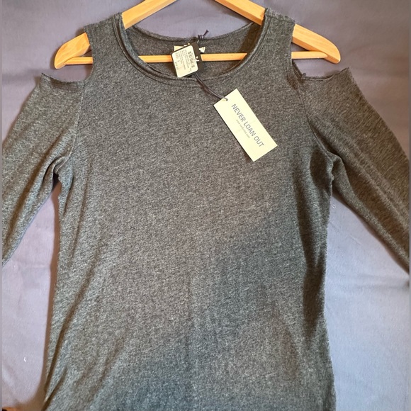 NWT~Nation LTD. Cold Shoulder Shirt - Picture 3 of 10